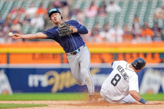 탬파베이 레이스 김하성이 11일 미국 매사추세츠주 보스턴의 펜웨이파크에서 2025 미국 메이저리그(MLB) 보스턴 레드삭스와의 원정경기에 5번타자 겸 유격수로 선발 출전한다. 주니어 카미네로, 조시 로우와 함께 중심타선에 배치됐다. AFP 연합뉴스