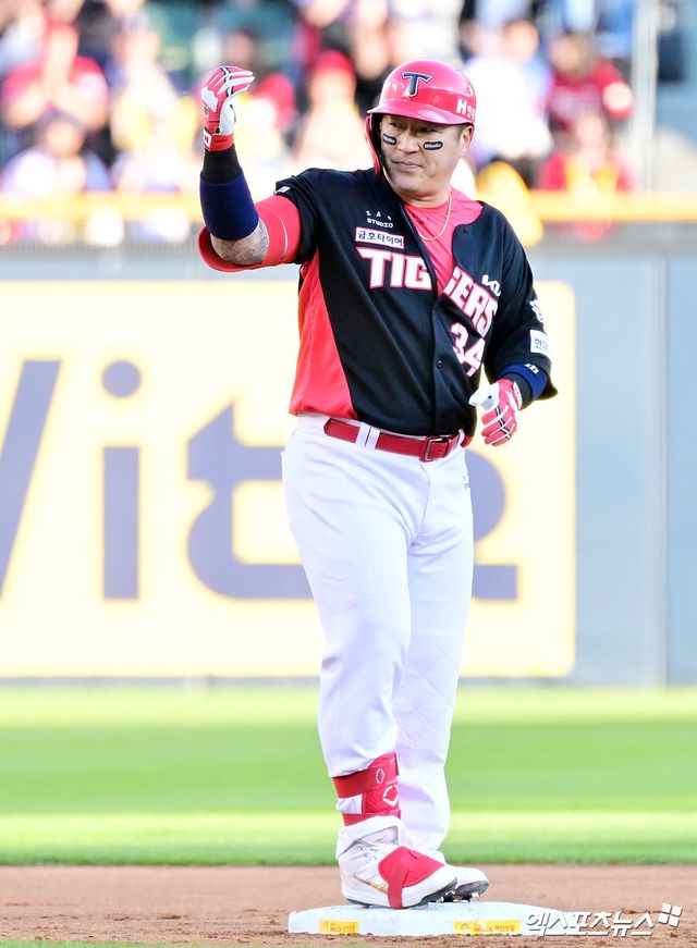 KIA 타이거즈 베테랑 타자 최형우가 지난 8일 대전 한화 이글스전에서 주루 중 부상을 당해 2025 KBO 올스타전 참가가 불발됐다. 사진 엑스포츠뉴스 DB
