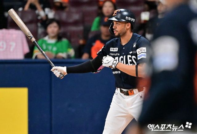 6일 오후 서울 구로구 고척스카이돔에서 열린 '2025 신한 SOL Bank KBO리그' 한화 이글스와 키움 히어로즈의 경기, 7회초 1사 1,2루 한화 리베라토가 타격을 준비하고 있다. 엑스포츠뉴스DB