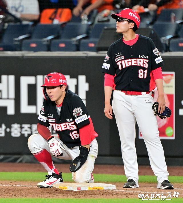 10일 오후 대전 한화생명 볼파크에서 열린 '2025 신한 SOL Bank KBO리그' KIA 타이거즈와 한화 이글스의 경기, 9회초 2사 1루 KIA 최원준이 견제사를 당한 후 아쉬워하고 있다. 대전, 김한준 기자