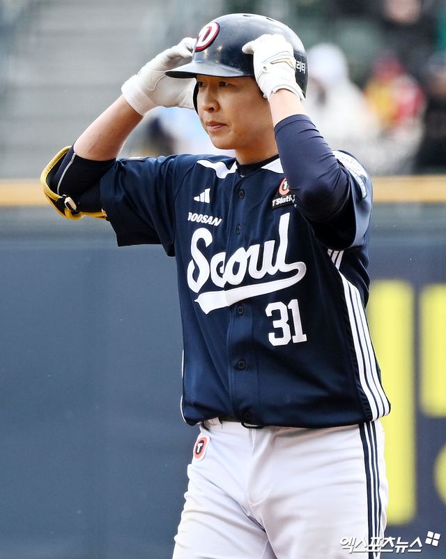 두산 베어스 외야수 정수빈이 10일 부산 사직야구장에서 열린 2025 신한 SOL Bank KBO리그 롯데 자이언츠와의 팀 간 12차전에서 홈런 포함 3안타를 휘두르고 팀의 전반기 최종전 승리를 이끌었다. 사진 엑스포츠뉴스 DB