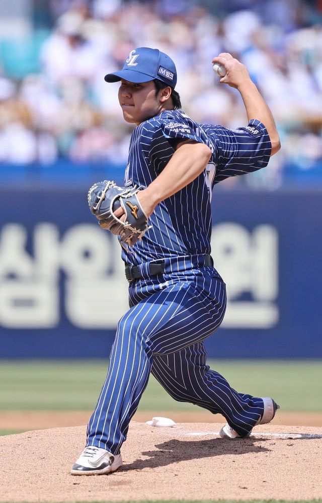 삼성 라이온즈 정민성이 올해 경기에 등판해 투구하고 있다. 삼성 라이온즈