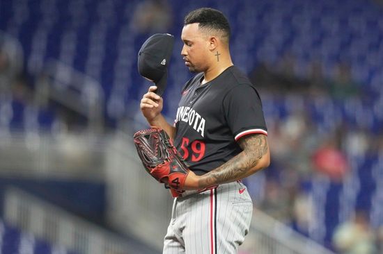 LA 다저스가 미네소타 트윈스 마무리 투수 요한 두란 영입을 위해 외야수 제임스 아웃맨을 넘길 수 있다는 미국 매체 전망이 나왔다. 한 때 아웃맨과 메이저리그 콜업 경쟁을 펼쳤던 김혜성의 달라진 위상이 느껴지는 분위기다. 연합뉴스