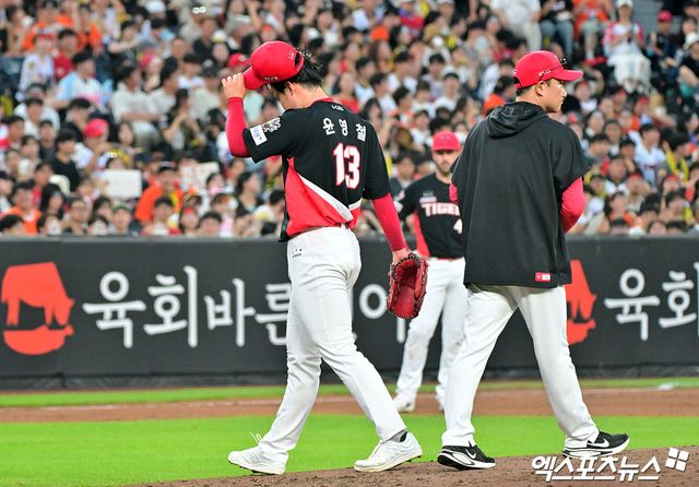 8일 오후 대전 한화생명 볼파크에서 열린 '2025 신한 SOL Bank KBO리그' KIA 타이거즈와 한화 이글스의 경기, 3회말 무사 1루 KIA 윤영철이 마운드를 내려가고 있다. 엑스포츠뉴스 DB
