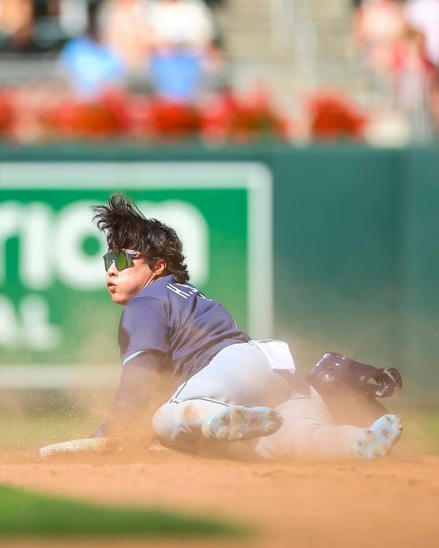 탬파베이 레이스 김하성이 12일(이하 한국시간) 미국 매사추세츠주 보스턴의 펜웨이파크에서 열린 2025 미국 메이저리그(MLB) 보스턴 레드삭스와의 원정경기 선발 라인업에 이름을 올리지 못했다. 그는 지난 11일 보스턴전 두 번째 타석에서 부상 복귀 후 첫 홈런포를 신고했다. 탬파베이 레이스 공식 SNS​​​​​​