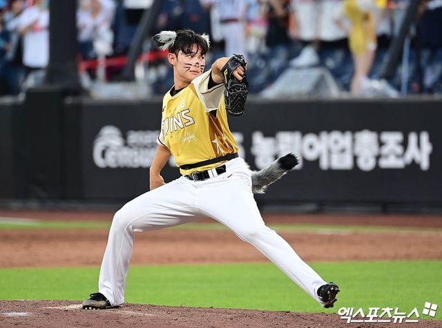 12일 오후 대전 한화생명볼파크에서 열린 '2025 신한 SOL Bank KBO 올스타전' 드림 올스타와 나눔 올스타의 경기, 5회초 나눔 김영우가 역투하고 있다. 엑스포츠뉴스 대전, 박지영 기자