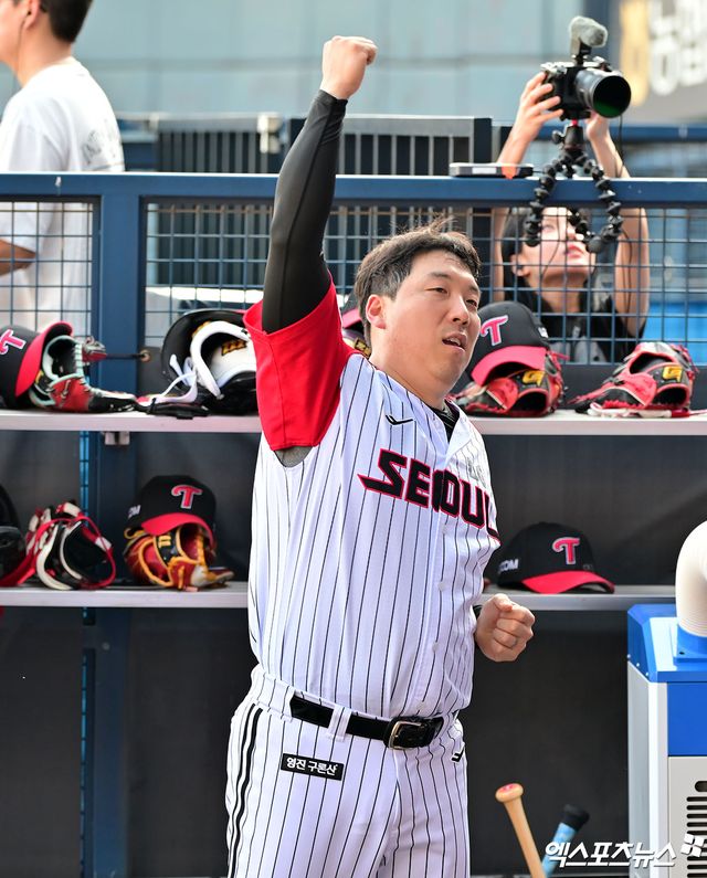 LG 트윈스 김현수가 올해 정규시즌 경기에 출전해 세리머니하고 있다. 김현수는 올해 올스타전에서 역대 통산 최다 출전을 이루게 됐다. 엑스포츠뉴스 DB