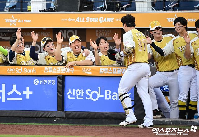 12일 오후 대전 한화생명볼파크에서 열린 '2025 신한 SOL Bank KBO 올스타전' 드림 올스타와 나눔 올스타의 경기, 1회말 2사 2루 나눔 박동원이 드림 선발투수 박세웅 상대로 투런 홈런을 때려내고 있다. 엑스포츠뉴스 대전, 박지영 기자