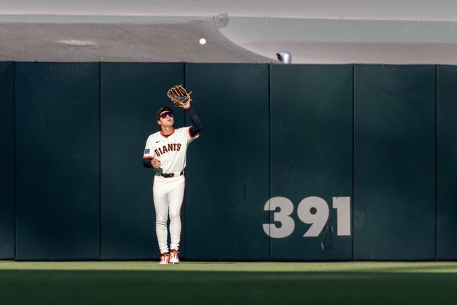 샌프란시스코 자이언츠 이정후가 12일 미국 캘리포니아주 샌프란시스코의 오라클파크에서 열린 2025 미국 메이저리그(MLB) LA 다저스와의 홈경기에 6번타자 겸 중견수로 선발 출전했다. 첫 타석에서 삼진을 당했으나 두 번째 타석에서 3루타를 치면서 아쉬움을 만회했다. Imagn Images