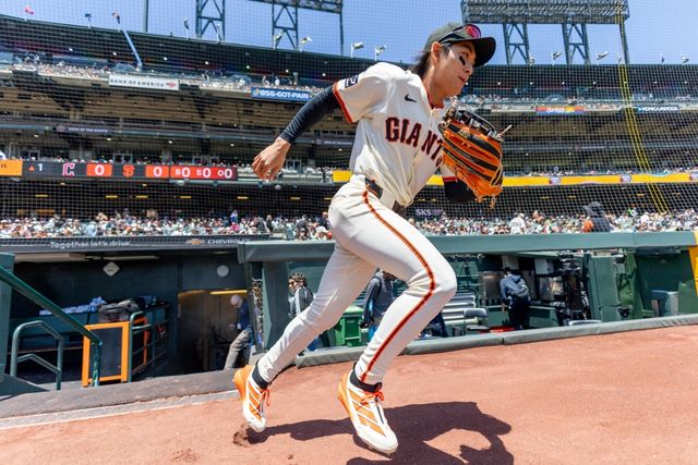 샌프란시스코 자이언츠 이정후가 12일 미국 캘리포니아주 샌프란시스코의 오라클파크에서 열린 2025 미국 메이저리그(MLB) LA 다저스와의 홈경기에 6번타자 겸 중견수로 선발 출전했다. 첫 타석에서 삼진을 당하면서 아쉬움을 삼켰다. Imagn Images