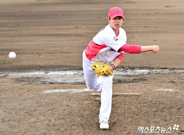 3일 오후 일본 오키나와 킨 구장에서 열린 KT 위즈와 KIA 타이거즈의 연습경기, 7회초 KIA 임기영이 공을 힘차게 던지고 있다. 엑스포츠뉴스 DB
