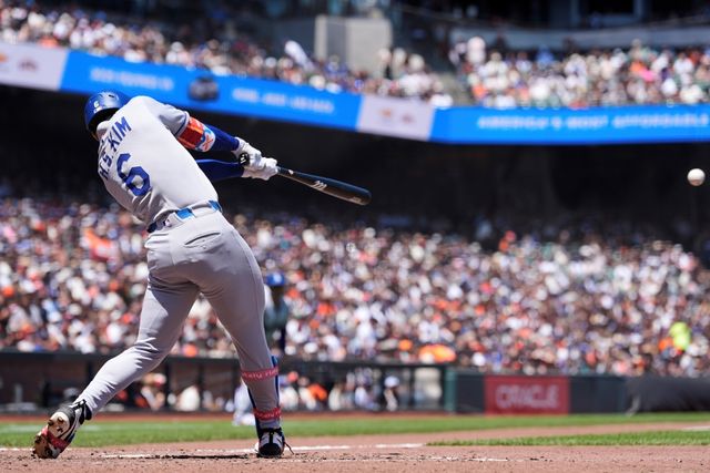 LA 다저스 유틸리티 야수 김혜성이 13일 캘리포니아주 샌프란시스코의 오라클파크에서 열린 샌프란시스코 자이언츠와의 원정경기에 7번타자 겸 2루수로 선발 출전해 4타수 1안타 1타점을 기록했다. AP 연합뉴스