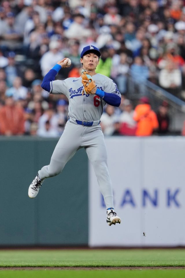 LA 다저스 김혜성이 12일 미국 캘리포니아주 샌프란시스코의 오라클파크에서 열린 2025 미국 메이저리그(MLB) 샌프란시스코 자이언츠와의 원정경기에 8번타자 겸 2루수로 선발 출전해 4타수 3안타 2도루를 기록했다. AP 연합뉴스