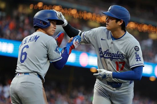 LA 다저스 유틸리티 플레이어 김혜성이 12일 샌프란시스코전에서 선발 출전해 3안타 2도루 1득점으로 맹활약했다. 김혜성은 두 차례 2루 도루를 가볍게 성공해 시즌 11도루 달성과 함께 연속 도루 성공 기록을 이어갔다. 연합뉴스