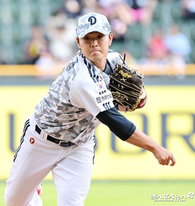 5일 오후 서울 송파구 잠실야구장에서 열린 '2025 신한 SOL Bank KBO리그' KIA 타이거즈와 두산 베어스의 경기, 1회초 두산 선발투수 최원준이 공을 힘차게 던지고 있다. 엑스포츠뉴스 DB