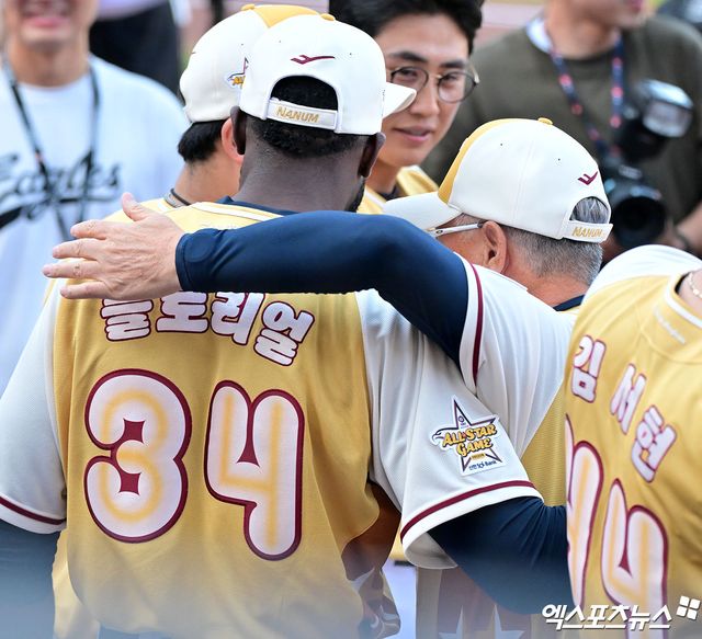 한화 이글스가 사구 부상에서 재활 중인 기존 외국인 타자 에스테반 플로리얼의 복귀와 6주 임시 외국인 타자 루이스 리베라토의 정식 외국인 선수 전환 가운데 한 가지 선택지를 결정해야 한다. 엑스포츠뉴스 DB