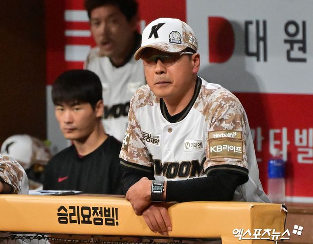 키움 히어로즈가 14일 오후 홍원기 감독의 경질을 발표했다. 홍원기 감독은 지난 2021년 1월 구단 제6대 감독으로 부임한 뒤 2022시즌 준우승 후 3년 재계약에 성공했지만, 계약 마지막 해 중도 낙마하게 됐다. 사진 엑스포츠뉴스 DB