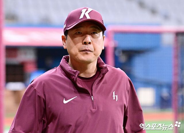 키움 히어로즈가 14일 오후 홍원기 감독의 경질을 발표했다. 홍원기 감독은 지난 2021년 1월 구단 제6대 감독으로 부임한 뒤 2022시즌 준우승 후 3년 재계약에 성공했지만, 계약 마지막 해 중도 낙마하게 됐다. 사진 엑스포츠뉴스 DB