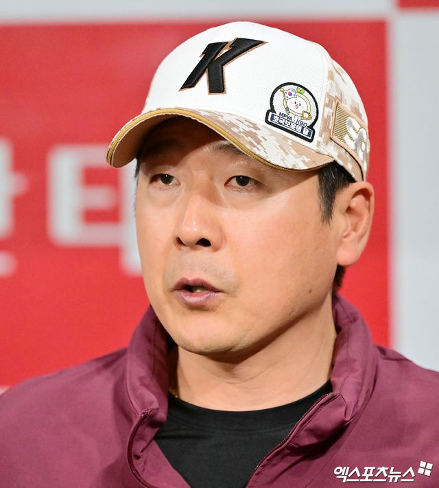 키움 히어로즈가 14일 오후 홍원기 감독의 경질을 발표했다. 홍원기 감독은 지난 2021년 1월 구단 제6대 감독으로 부임한 뒤 2022시즌 준우승 후 3년 재계약에 성공했지만, 계약 마지막 해 중도 낙마하게 됐다. 사진 엑스포츠뉴스 DB