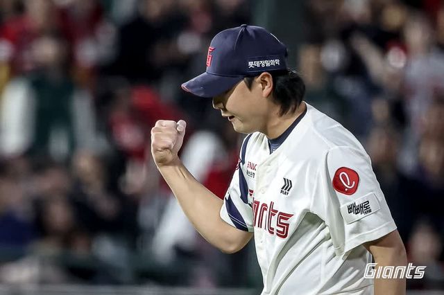 롯데 자이언츠 셋업맨 정철원이 2025시즌 전반기 43⅔이닝 4승1패 20홀드로 팀의 상위권 안착에 결정적인 역할을 해줬다. 사진 롯데 자이언츠