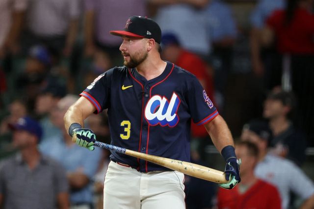 시애틀 매리너스 포수 칼 롤리가 15일 미국 조지아주 애틀랜타의 트루이스트파크에서 열린 2025 미국 프로야구 메이저리그 올스타전 홈런더비 결승에서 주니어 카미네로를 꺾고 우승을 차지했다. 시애틀 소속 선수의 홈런더비 우승은 1999년 켄 그리피 주니어 이후 올해 롤리가 26년 만이다. AFP 연합뉴스