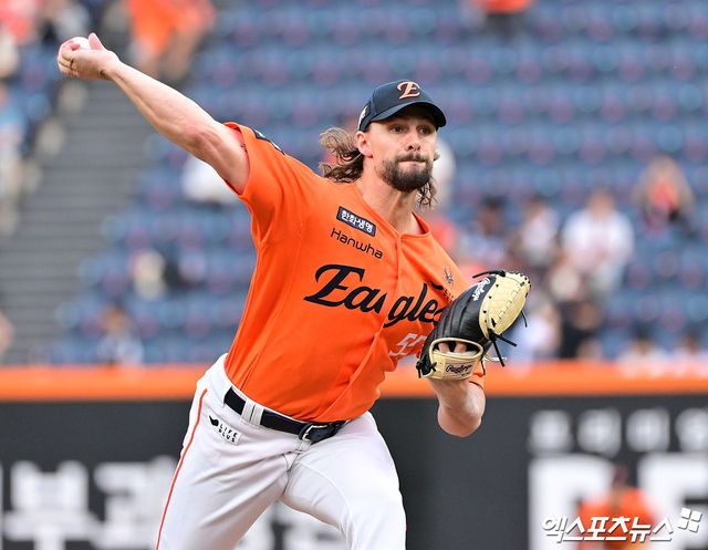 한화 이글스 선발투수 라이언 와이스가 올해 정규시즌 경기에 선발 등판해 투구하고 있다. 엑스포츠뉴스 DB