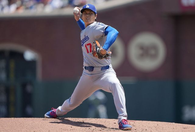 오타니 쇼헤이가 15일 미국 조지아주 애틀랜타의 트루이스트파크에서 열린 2025 미국 메이저리그 올스타 전야제 기자회견에서 선발투수로도 포스트시즌에 나설 수 있게 준비하고 있다고 밝혔다. 다만 2026 월드베이스볼클래식에서 투·타 겸업을 할지에 대해서는 말을 아꼈다. AFP 연합뉴스