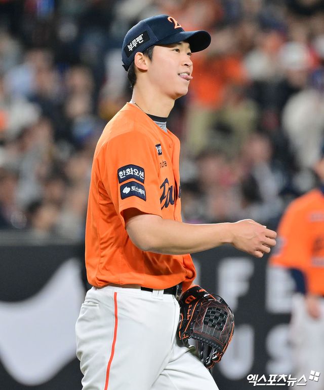 한화 이글스가 후반기 선두 자리 수성과 함께 26년 만에 한국시리즈 우승에 도전한다. 전반기 부진했던 FA 듀오 투수 엄상백과 심우준의 후반기 반등이 절실한 분위기다. 엑스포츠뉴스 DB