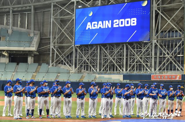 25일 오후 서울 구로구 고척스카이돔에서 열린 2020 도쿄올림픽 야구 국가대표팀과 키움 히어로즈의 평가전 경기, 대표팀 강백호의 역전 솔로포에 힘입어 키움을 상대로 2:1 승리를 거뒀다. 이날 경기를 마친 대표팀이 출정식을 갖고 있다. 엑스포츠뉴스 DB