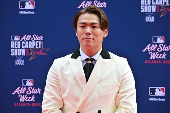 LA 다저스 야마모토 요시노부가 16일(한국시간) 올스타전 경기를 앞두고 레드카펫 행사에 모습을 드러냈다. 연합뉴스