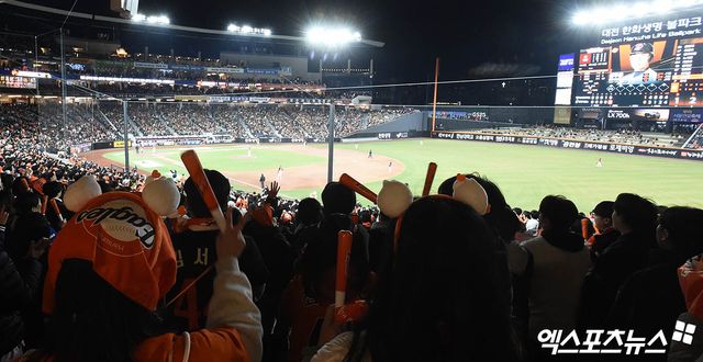 올해 33년 만에 전반기 1위를 달성한 한화 이글스가 전반기 시청률 집계에서도 톱10 경기에 모두 이름을 올리며 저력을 발휘했다. 특히 시청률 3%를 넘긴 경기가 7차례나 나오는 등 인기를 실감케 했다. 엑스포츠뉴스 DB