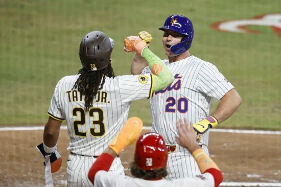 뉴욕 메츠 피트 알론소가 16일(한국시간) 미국 조지아주 애틀랜타 트루이스트 파크에서 열린 2025 미국 MLB 올스타전 6회말 스리런 홈런으로 도망가는 점수를 추가했다. 연합뉴스