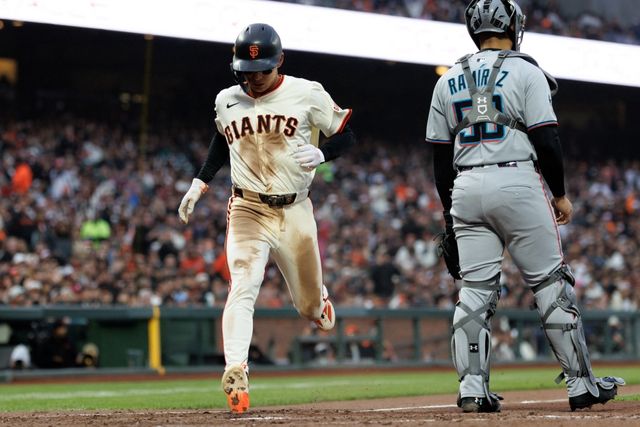 지난달 27일 미국 캘리포니아주 샌프란시스코의 오라클파크에서 열린 2025 메이저리그(MLB) 마이애미 말린스와의 홈경기에 5번타자 겸 중견수로 선발 출전한 이정후가 4회말 선두타자로 나서 11일 만에 장타를 신고했다. 연합뉴스