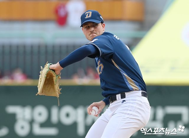 13일 오후 인천SSG랜더스필드에서 열린 '2025 신한 SOL Bank KBO리그' NC 다이노스와 SSG 랜더스의 경기, 1회말 NC 선발투수 라일리가 공을 힘차게 던지고 있다. 엑스포츠뉴스 DB