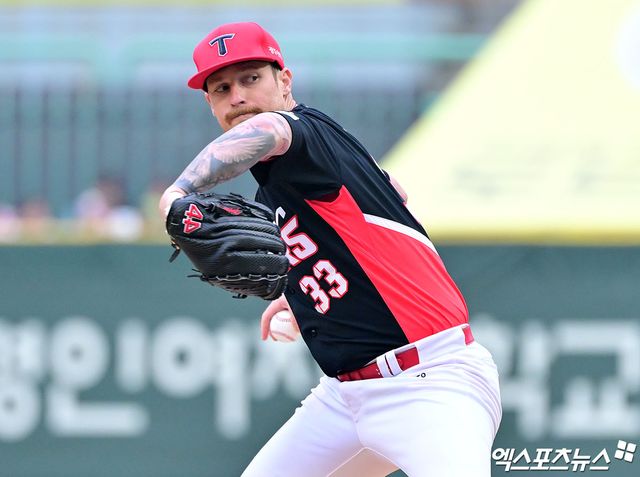 10일 오후 인천SSG랜더스필드에서 열린 '2025 신한 SOL Bank KBO리그' KIA 타이거즈와 SSG 랜더스의 경기, 1회말 KIA 선발투수 올러가 공을 힘차게 던지고 있다. 엑스포츠뉴스 DB