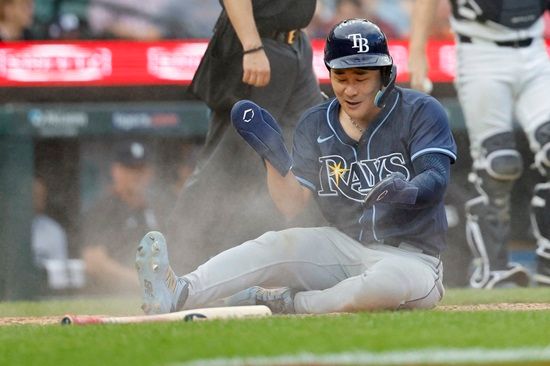 전반기 마지막 경기서 자신의 파울 타구에 맞고 교체 아웃됐던 탬파베이 레이스 김하성이 후반기 첫 경기 무사히 선발 라인업에 복귀했다. 그는 19일(한국시간) 오전 8시35분 미국 플로리다주 탬파의 조지 M. 스타인브레너 필드에서 열리는 2025 미국 메이저리그(MLB) 볼티모어 오리올스와 홈경기에 8번타자 겸 유격수로 선발 출전한다. 연합뉴스