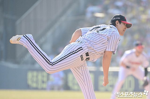 지난 3월 22일 오후 서울 송파구 잠실야구장에서 열린 '2025 신한 SOL Bank KBO리그' 롯데 자이언츠와 LG 트윈스의 경기, 7회초 LG 김진성이 역투하고 있다. 엑스포츠뉴스 DB
