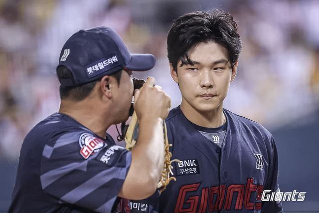 롯데 자이언츠 좌완 파이어볼러 홍민기가 19일 서울 잠실야구장에서 열린 2025 신한 SOL Bank KBO리그 LG 트윈스와의 팀 간 10차전에서 1.1이닝 무실점으로 홀드를 기록, 팀 승리에 힘을 보탰다. 사진 롯데 자이언츠