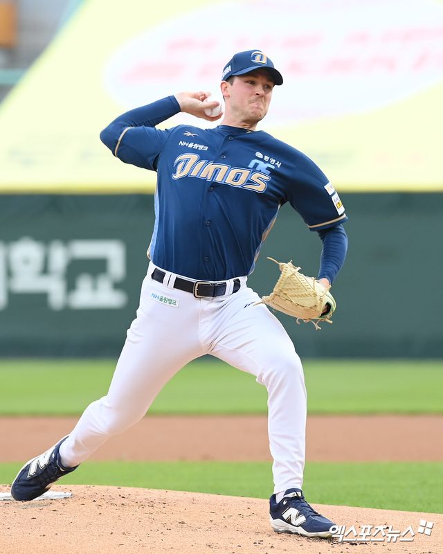 13일 오후 인천SSG랜더스필드에서 열린 '2025 신한 SOL Bank KBO리그' NC 다이노스와 SSG 랜더스의 경기, 1회말 NC 선발투수 라일리가 공을 힘차게 던지고 있다. 엑스포츠뉴스 DB