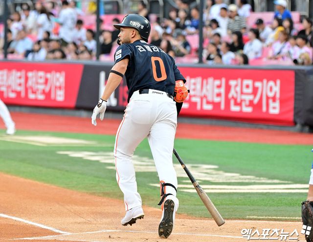 18일 오후 수원KT위즈파크에서 열린 '2025 신한 SOL Bank KBO리그' 한화 이글스와 KT 위즈의 경기, 1회초 1사 한화 리베라토가 2루타를 날리고 있다. 엑스포츠뉴스DB