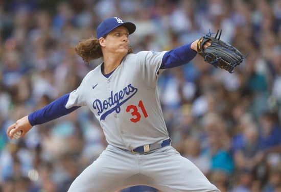LA 다저스 타일러 글래스나우가 10일(한국시간) 미국 위스콘신주 밀워키 아메리칸 패밀리 필드에서 열린 2025 미국 메이저리그(MLB) 밀워키 브루어스와의 원정경기에 선발 등판해 5이닝 2피안타 3볼넷 5탈삼진 1실점(비자책점)을 기록했다. 연합뉴스