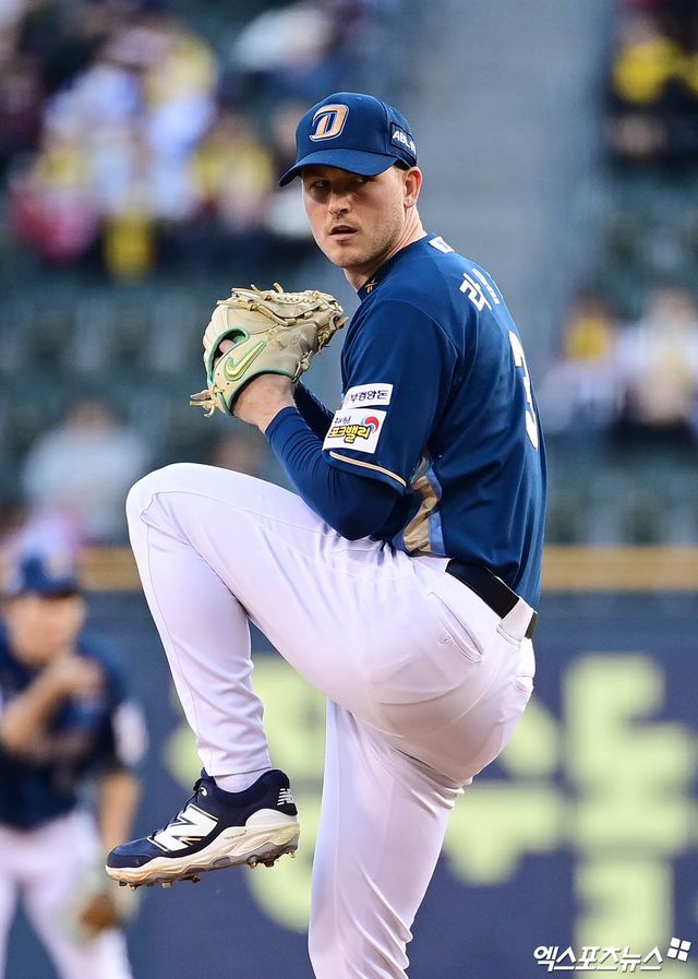 24일 오후 서울 송파구 잠실야구장에서 열린 '2025 신한 SOL Bank KBO리그' NC 다이노스와 LG 트윈스의 경기, 1회말 NC 선발투수 라일리가 역투하고 있다. 엑스포츠뉴스 DB