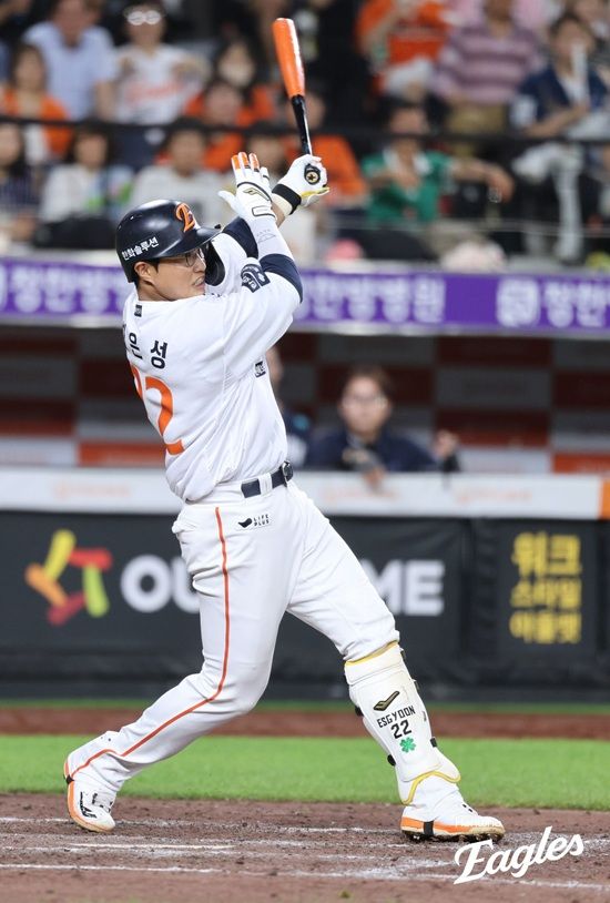 한화 이글스 내야수 채은성이 1일 대전 NC전에서 8회 말 승리에 쐐기를 박는 3점 홈런을 때렸다. 채은성은 상대 투수 주무기인 체인지업을 노려 시즌 12호 아치를 그렸다. 한화 이글스