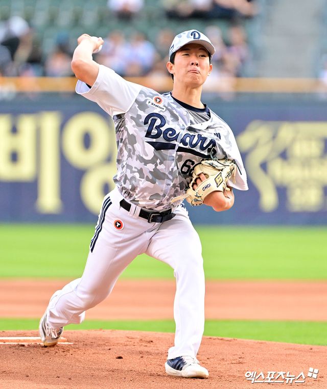 지난 6월 4일 오후 서울 송파구 잠실야구장에서 열린 '2025 신한 SOL Bank KBO리그' KIA 타이거즈와 두산 베어스의 경기, 1회초 두산 선발투수 최민석이 공을 힘차게 던지고 있다. 엑스포츠뉴스 DB