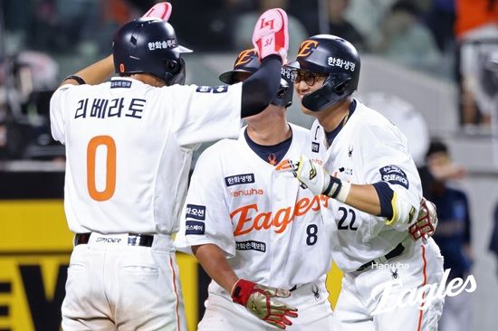 한화 이글스 내야수 채은성이 1일 대전 NC전에서 8회 말 승리에 쐐기를 박는 3점 홈런을 때렸다. 채은성은 상대 투수 주무기인 체인지업을 노려 시즌 12호 아치를 그렸다. 한화 이글스