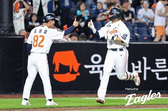 한화 이글스 내야수 채은성이 1일 대전 NC전에서 8회 말 승리에 쐐기를 박는 3점 홈런을 때렸다. 채은성은 상대 투수 주무기인 체인지업을 노려 시즌 12호 아치를 그렸다. 한화 이글스