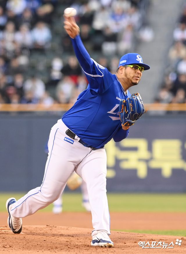 삼성 라이온즈 선발투수 아리엘 후라도가 올해 정규시즌 경기에 등판해 투구하고 있다. 엑스포츠뉴스 DB