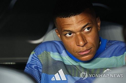 레알 마드리드의 초신성이 클럽월드컵에서 맹활약하고 있다. 레알 마드리드가 신성 곤살로 가르시아의 결승골로 이탈리아의 명문 구단 유벤투스를 꺾고 2025 국제축구연맹(FIFA) 클럽월드컵 8강에 진출했다. 클럽월드컵을 앞두고 리버풀을 떠나 레알 마드리드에 합류한 트렌트 알렉산더 아놀드는 레알 마드리드 소속으로 첫 도움을 올렸다. 사진 연합뉴스