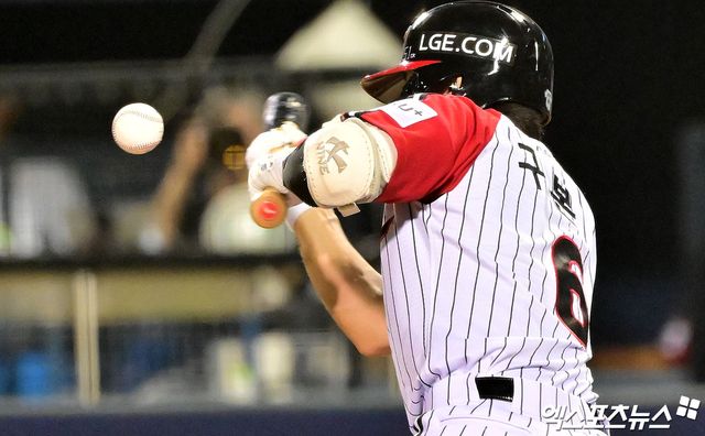LG 트윈스 내야수 구본혁이 20일 서울 잠실야구장에서 열린 2025 신한 SOL Bank KBO리그 롯데 자이언츠와의 팀 간 11차전에 8회말 대타로 투입, 희생 번트를 성공시켰다. 사진 김한준 기자