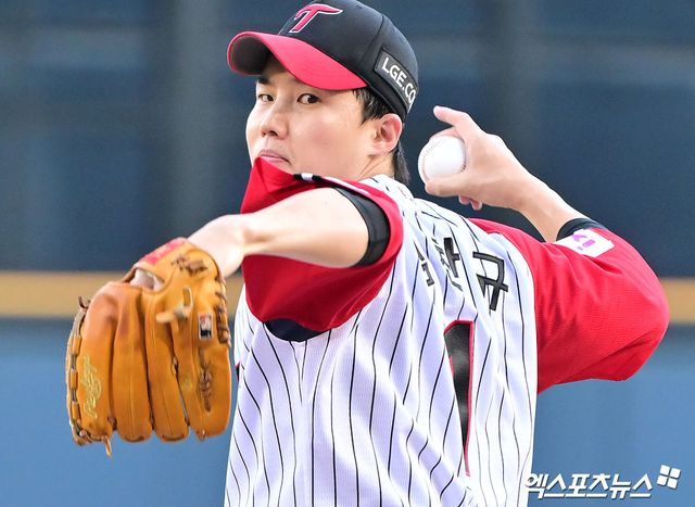 LG 트윈스 베테랑 우완 임찬규가 20일 서울 잠실야구장에서 열린 2025 신한 SOL Bank KBO리그 롯데 자이언츠와의 팀 간 11차전에서 5.2이닝 2실점을 기록했다. 사진 김한준 기자